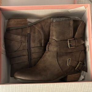 Crown Vintage Brown Ankle Booties- excellent condition!